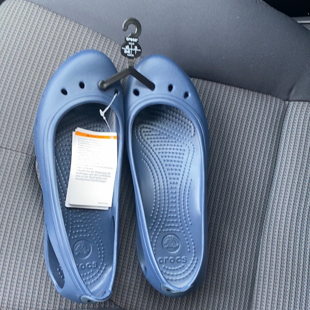 Croc flats